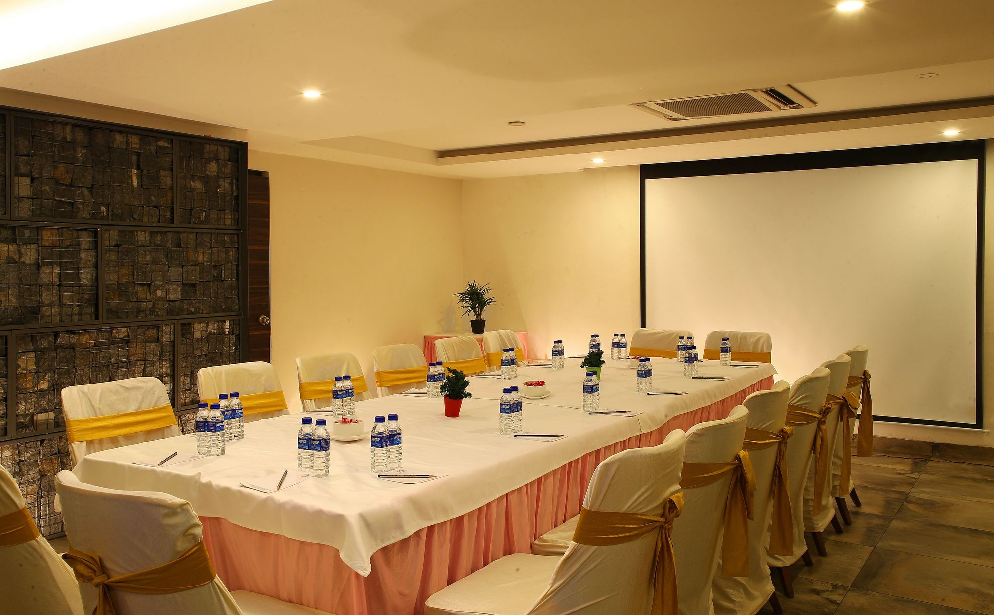 The Royale Senate Race Course, Bengaluru Kültér fotó